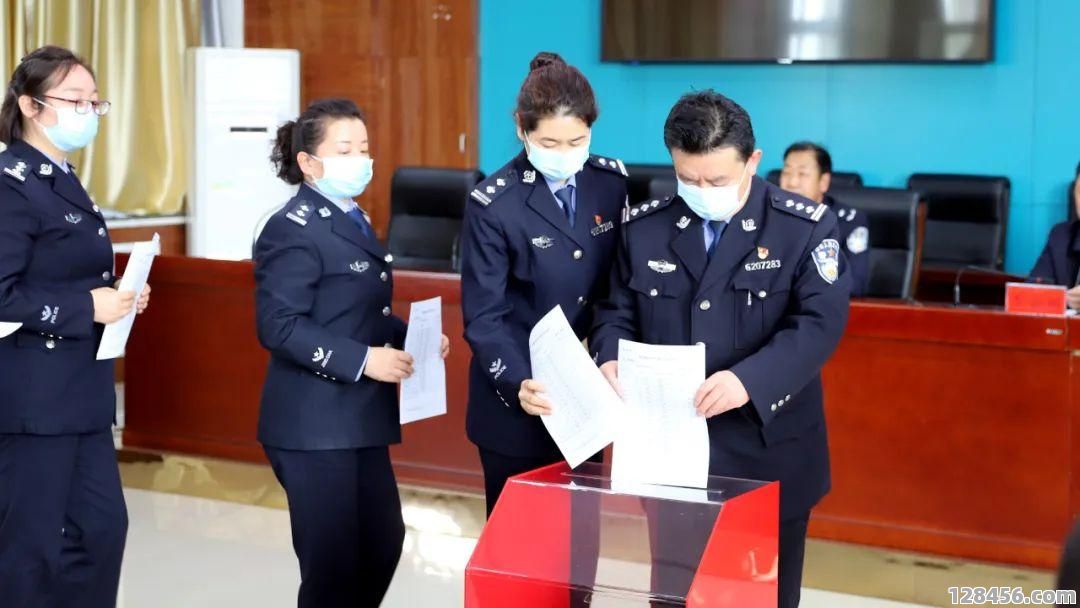 从监狱选人踢足球犯法吗？法律与伦理的深度解析